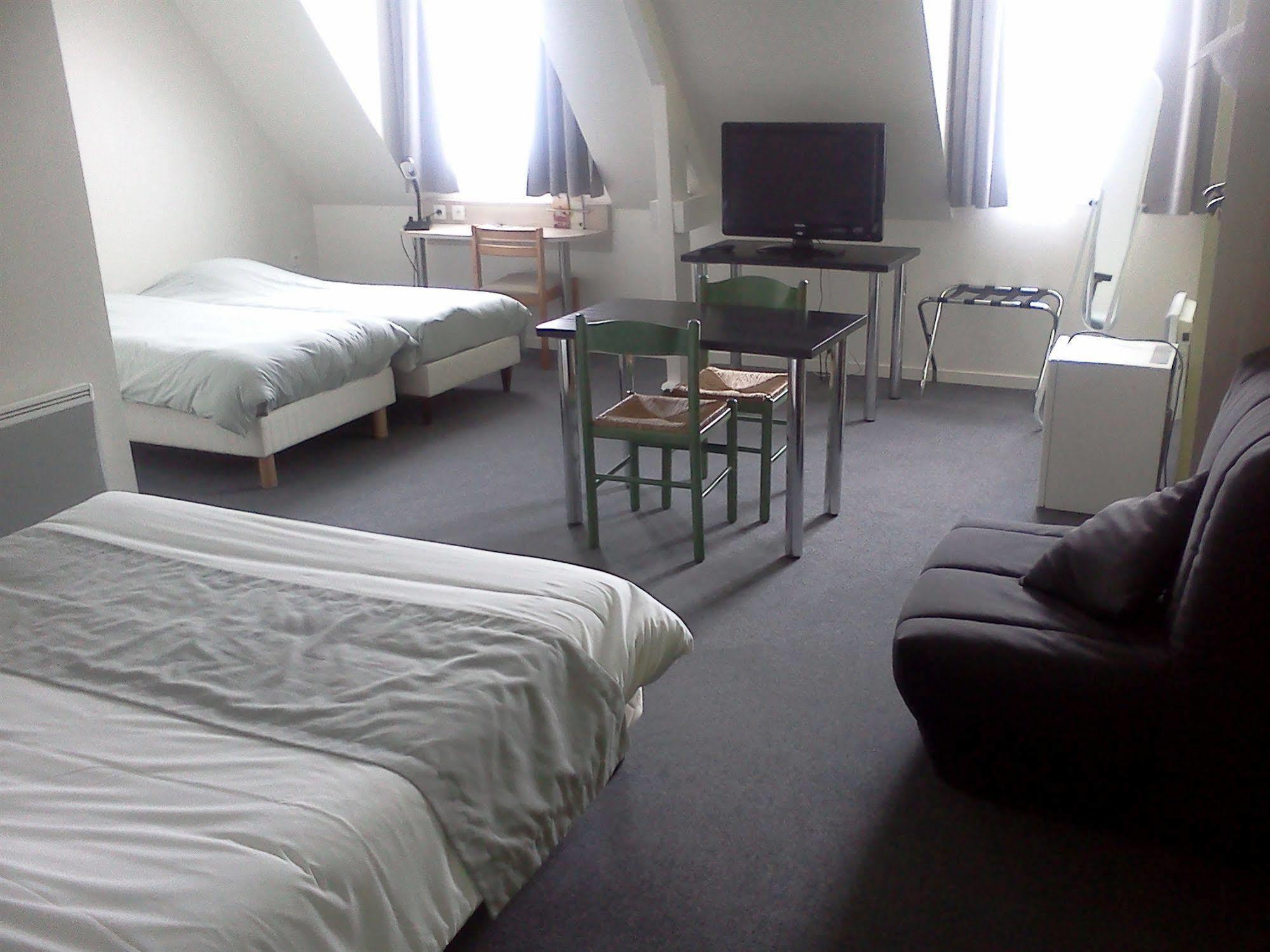 Logis Hotel Lodge La Valette Cesson-Sevigne Bagian luar foto