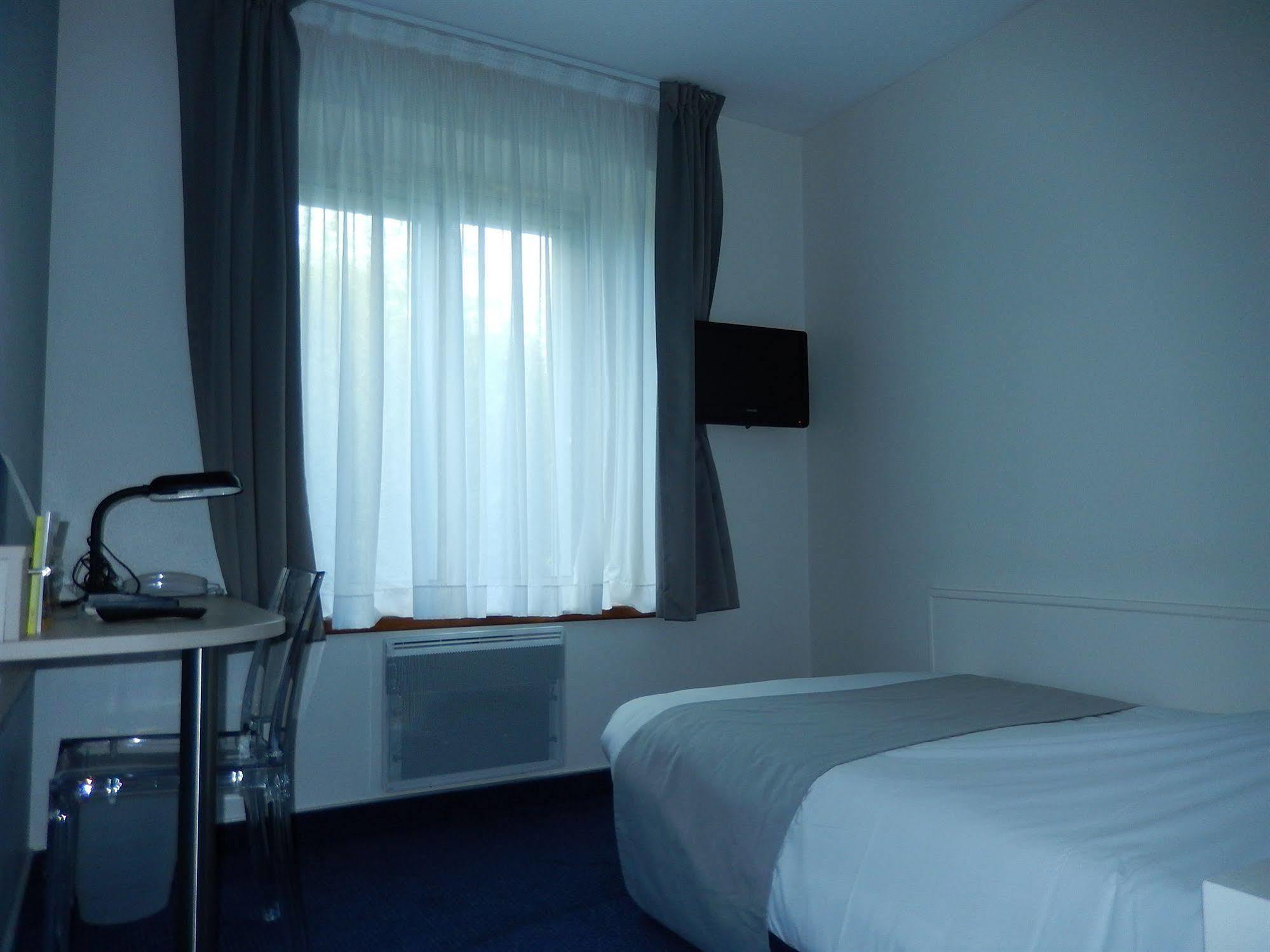 Logis Hotel Lodge La Valette Cesson-Sevigne Bagian luar foto