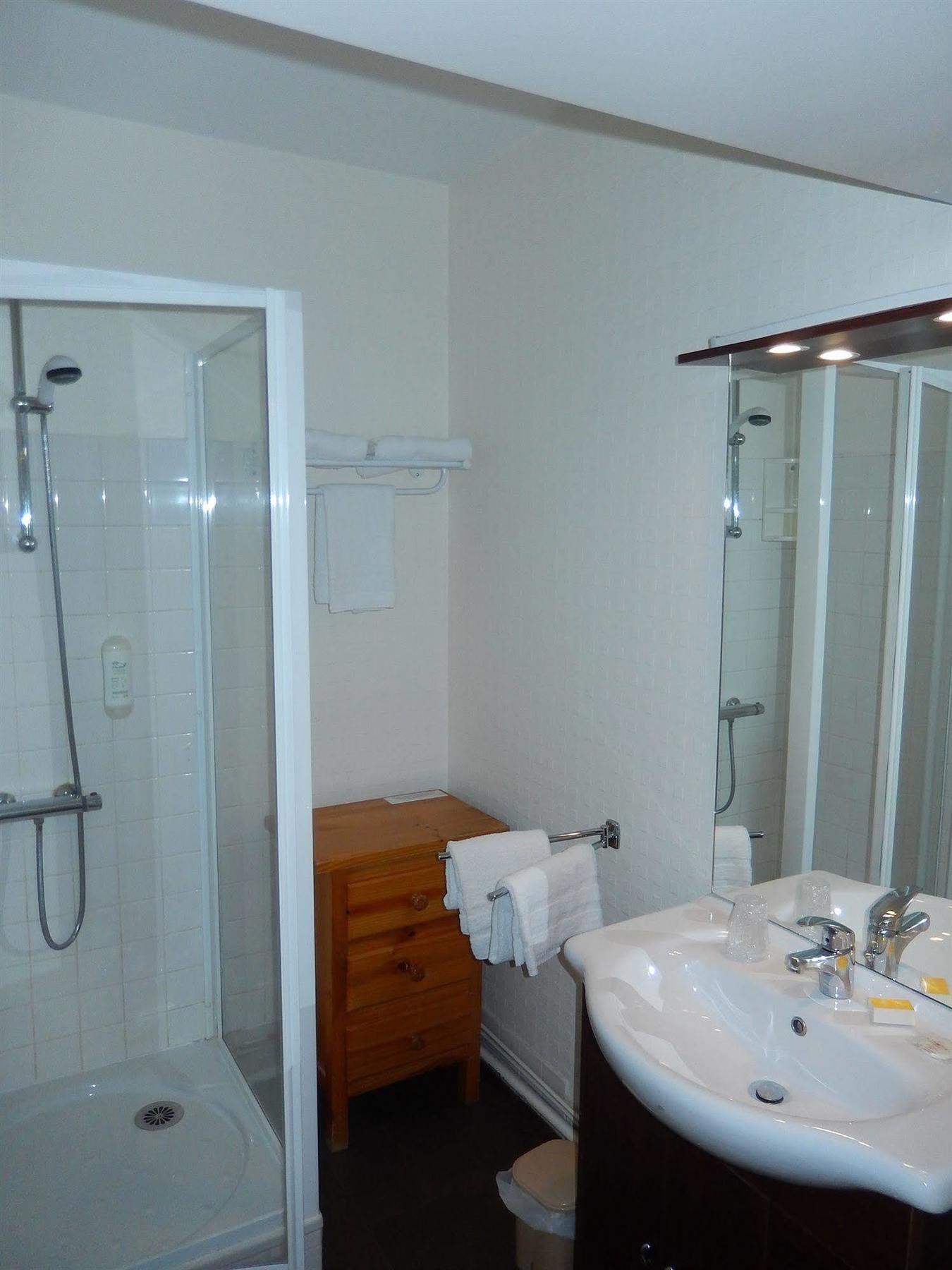 Logis Hotel Lodge La Valette Cesson-Sevigne Bagian luar foto