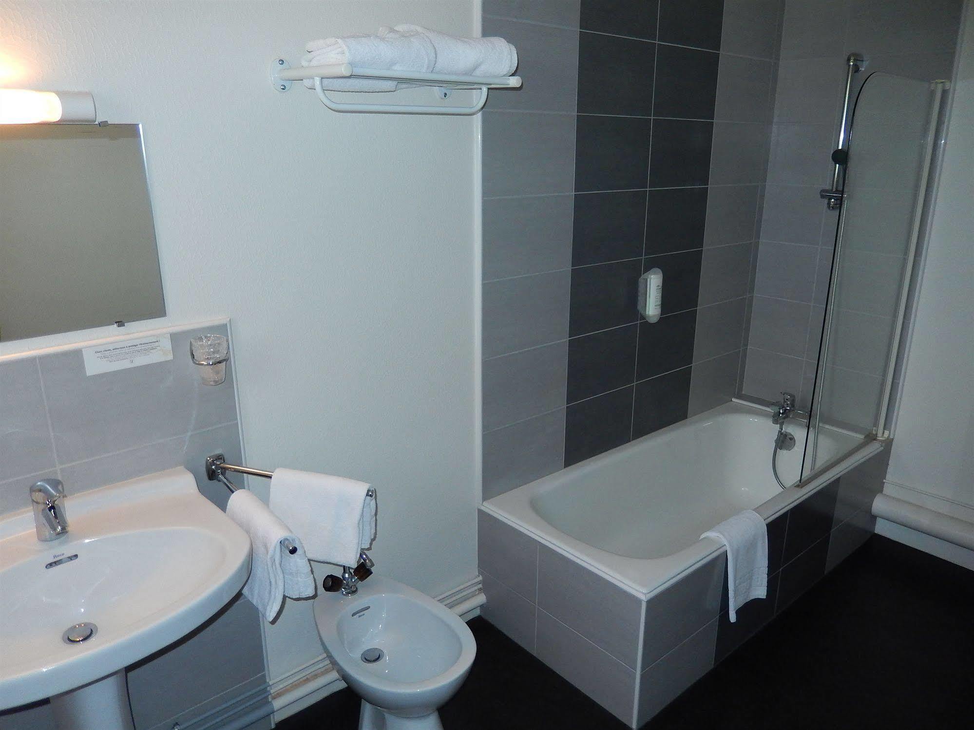 Logis Hotel Lodge La Valette Cesson-Sevigne Bagian luar foto
