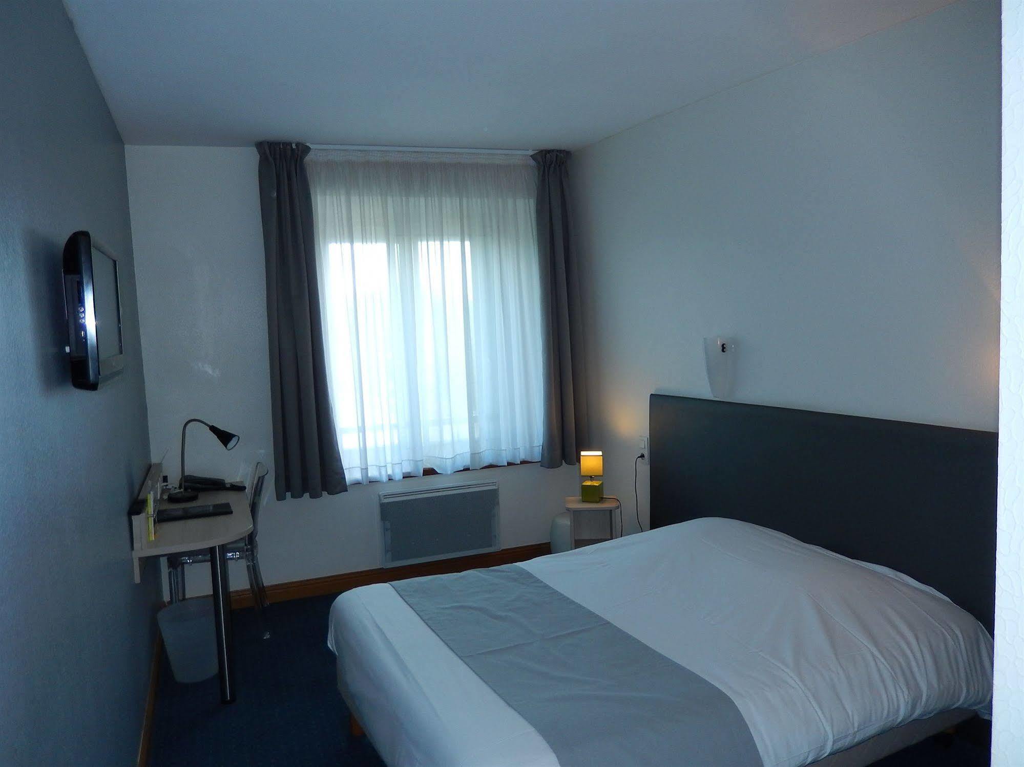 Logis Hotel Lodge La Valette Cesson-Sevigne Bagian luar foto